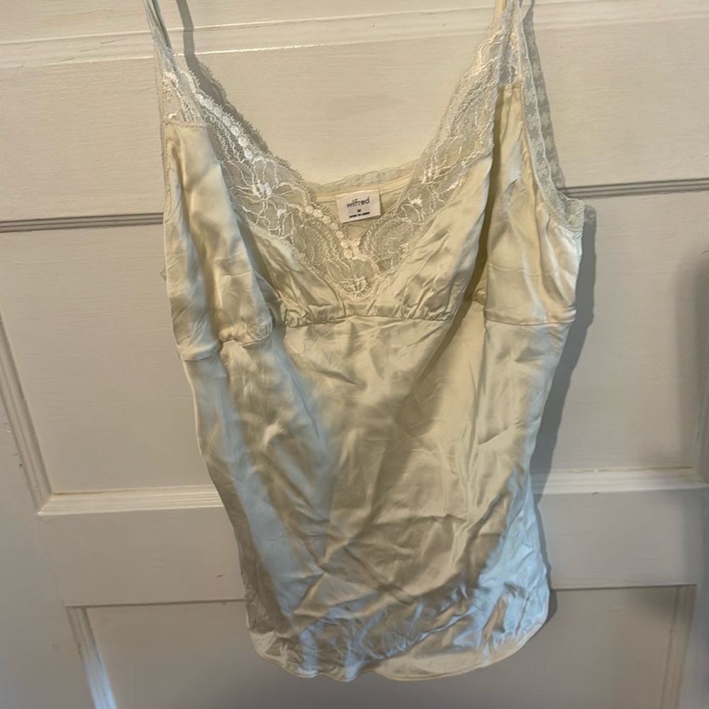 Wilfred
CELINE CAMISOLE
Item no: 73620